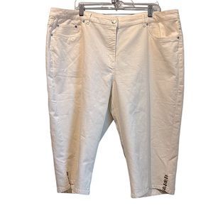 Ruby Rd. woman 22W embellished capri short